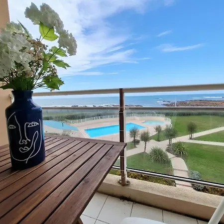 Vue Mer-piscine Et Parking La Chaume