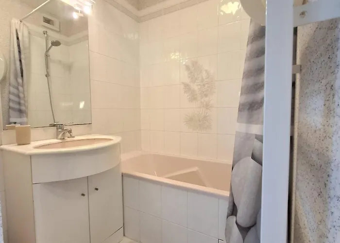 Vue Mer-piscine Et Parking La Chaume